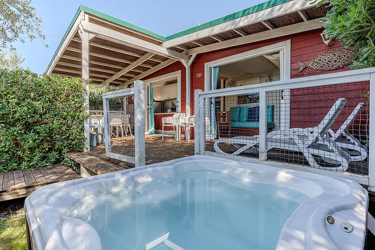 maxicaravan aquaborgo la rocca camping bardolino